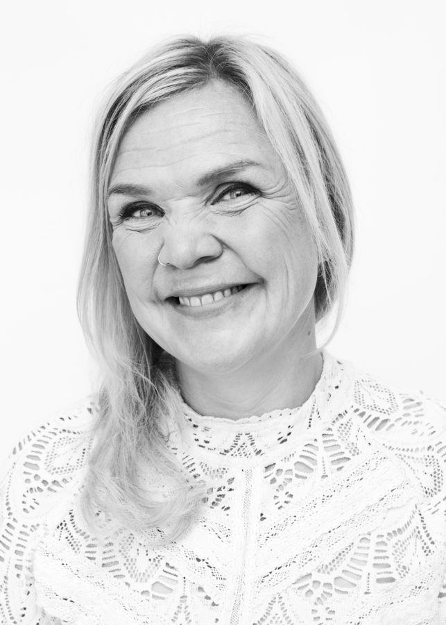 Laura Suomalainen. Nuorisopsykiatrian erikoislääkäri, Lääketieteen tohtori, Psykoterapeutti (KAT).